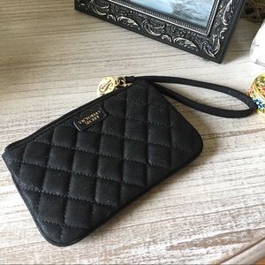 NWOT VICTORIA’S SECRET Black Quilted Wristlet